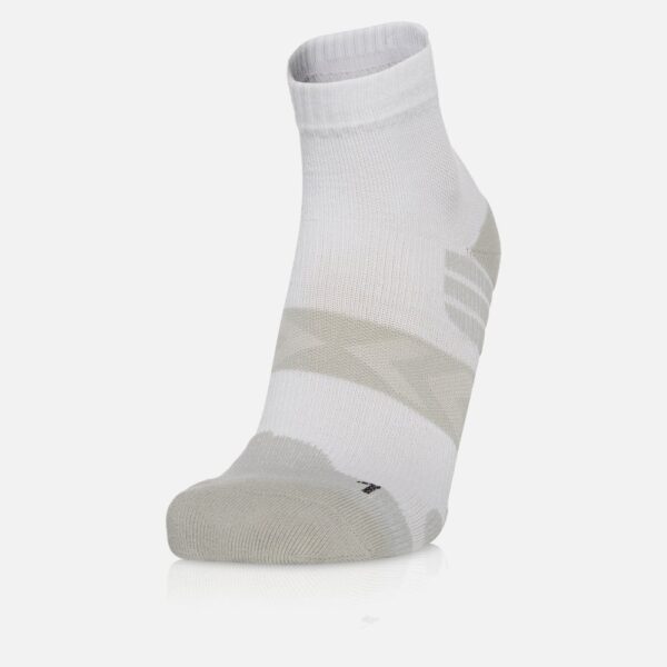 Anti-tear reinforced heel socks exert